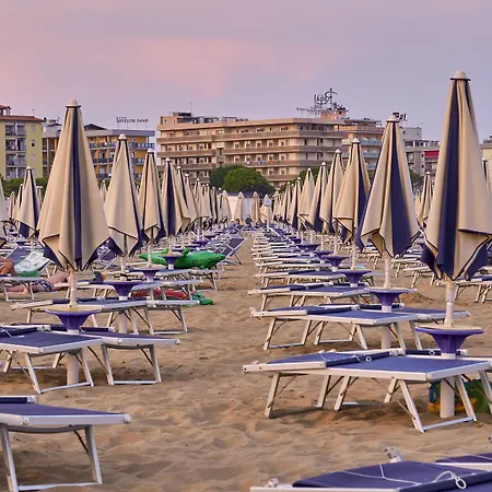 Enjoy Sun, Sand, And Shopping In Our Apartament Bibione